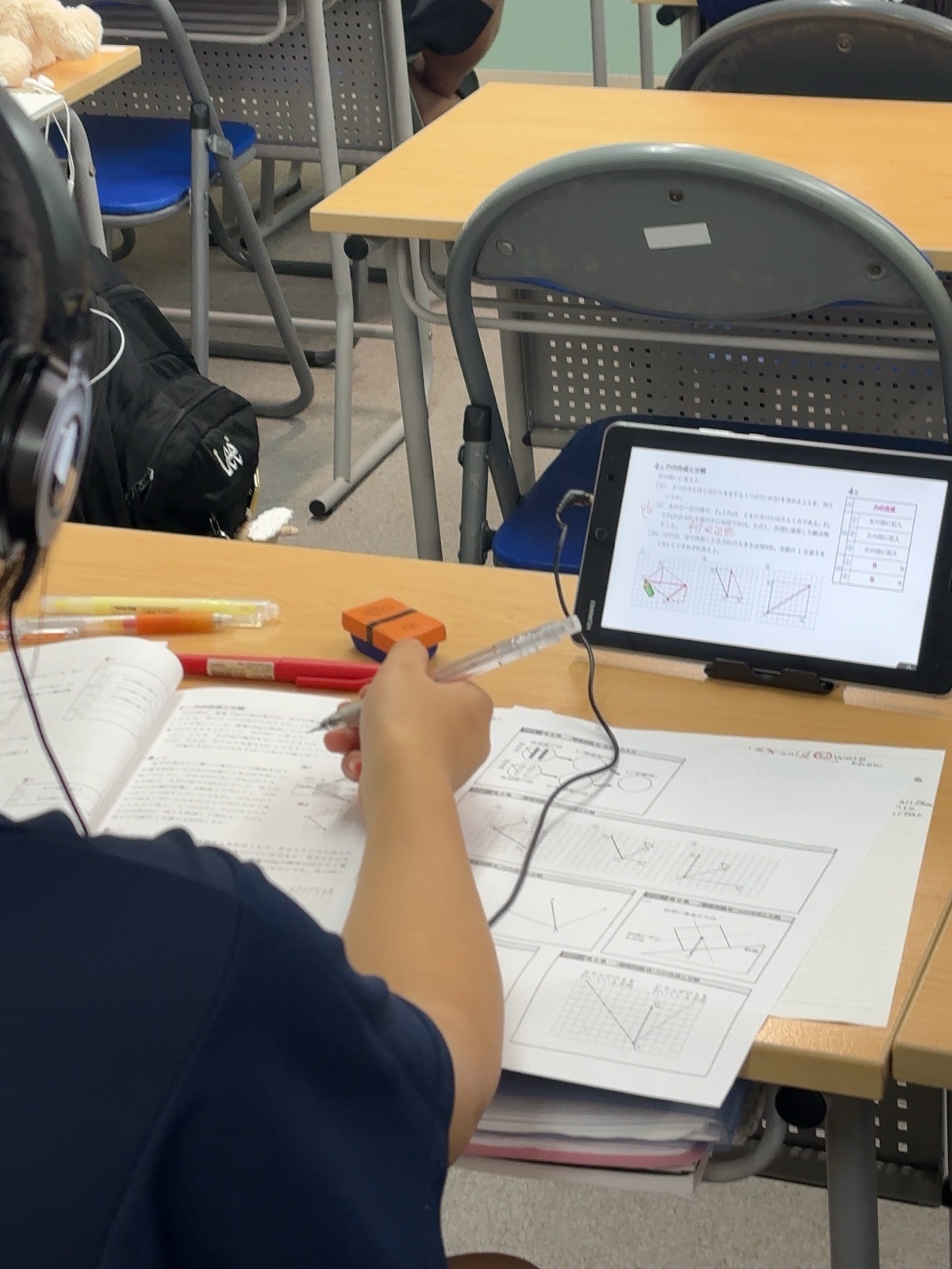 動画授業で学習内容を理解する様子